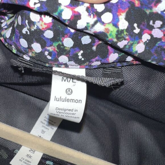 Lululemon SEAWHEEZE Horizon Runners Cape M/L Hooded Reflective Rainbow Jacket - Picture 8 of 15